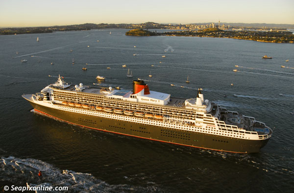 Queen Mary 2, QM2 9241061 ID 3740